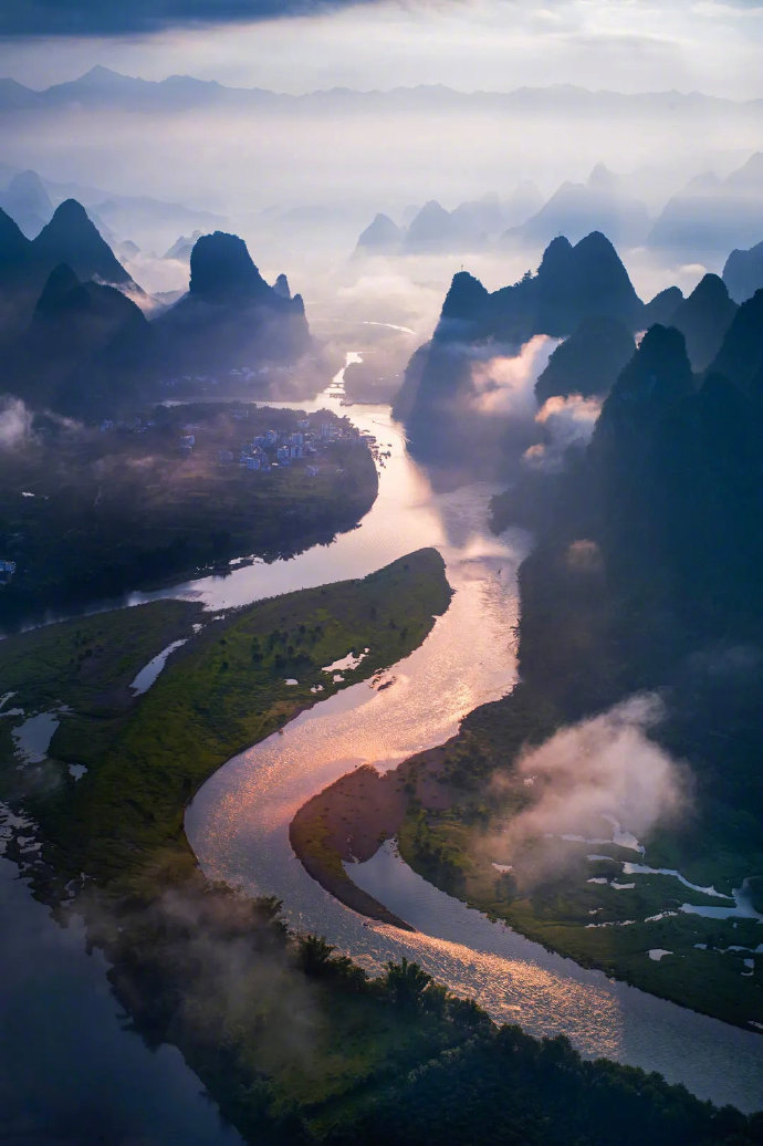 广西,美丽山水与多游戏角色族风情的天堂