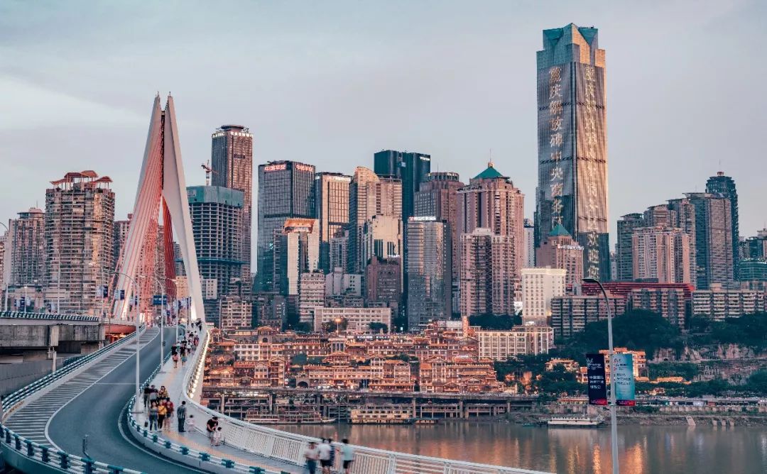 山城热辣情缘，重庆，味蕾与灵魂的相遇